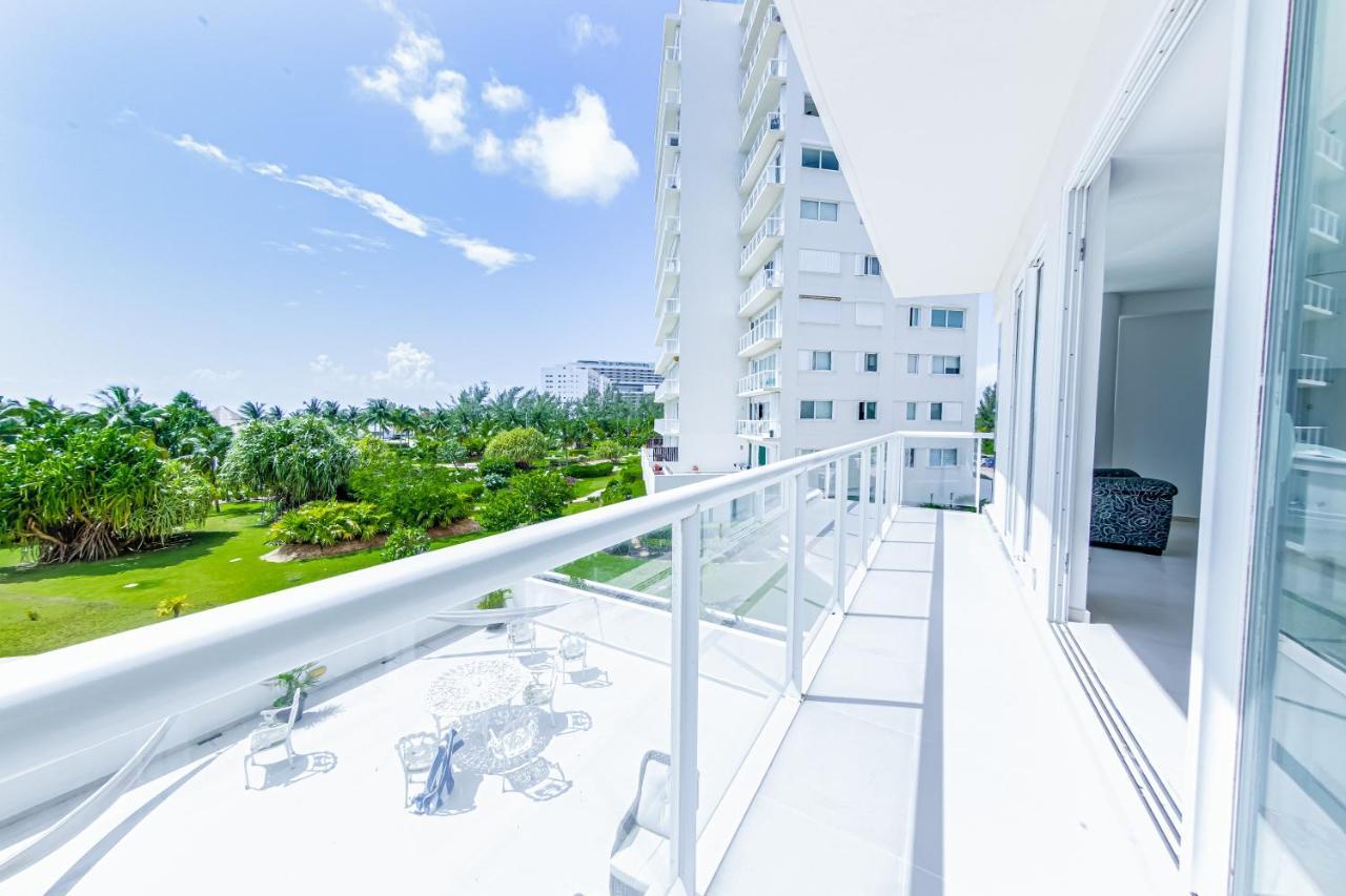 Beachfront Luxury Apartments Cancún Kültér fotó